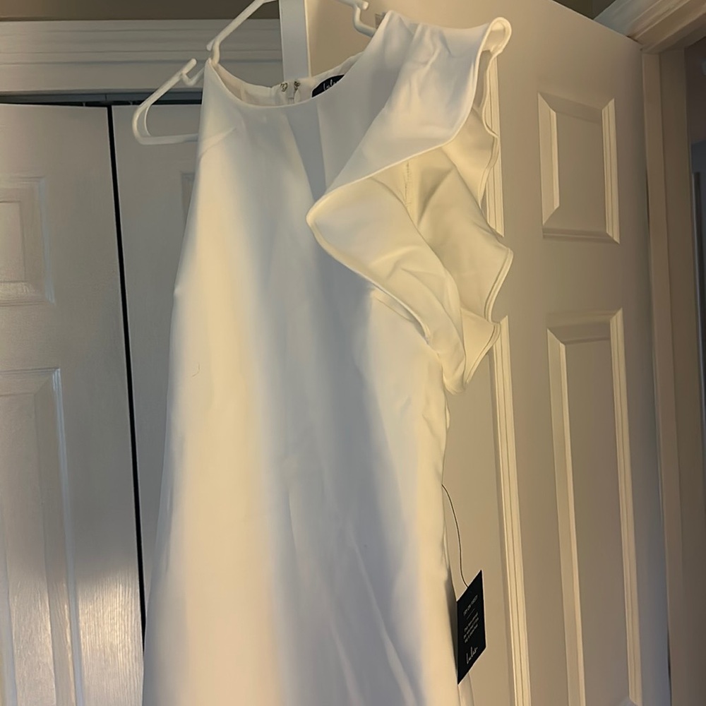 Lulu’s white one shoulder dress